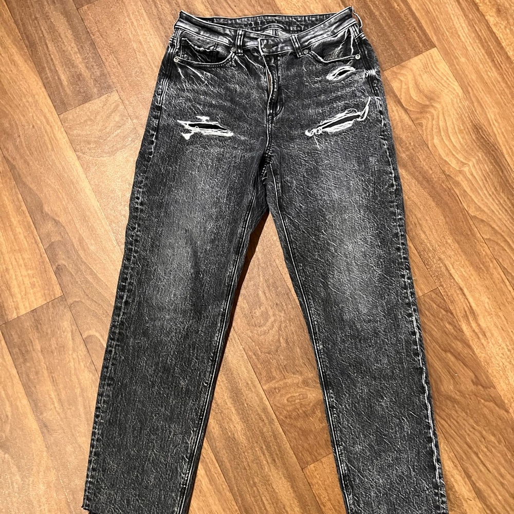 Distressed Crossover Waist Mom Jean